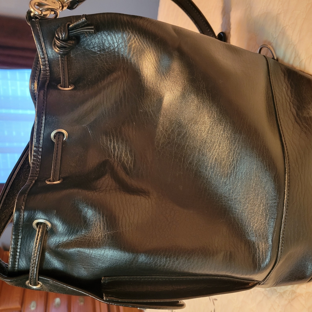 Black Leather Bucket Bag - Picture 4 of 16